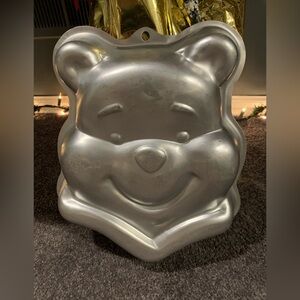 BIG FACE POOH CAKE PAN. Wilton Vintage WINNIE THE POOH. Good used condition.